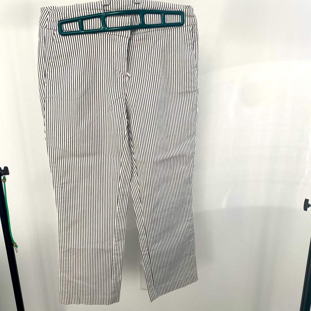 Off-white & grey capris